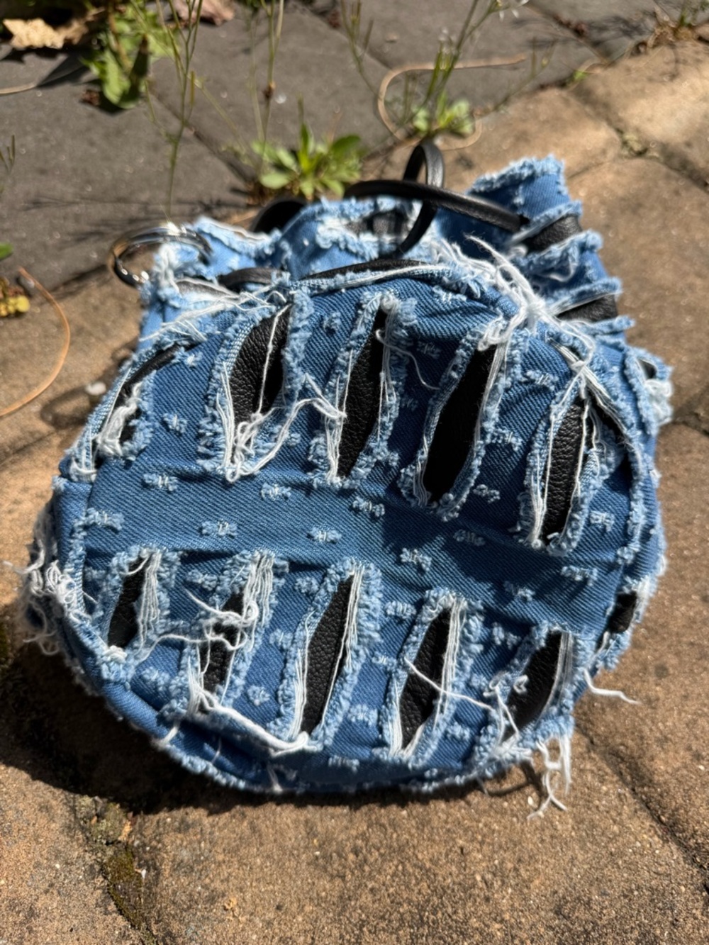 NWOT Love Cortnie shredded denim & leather bucket bag - Picture 5 of 6